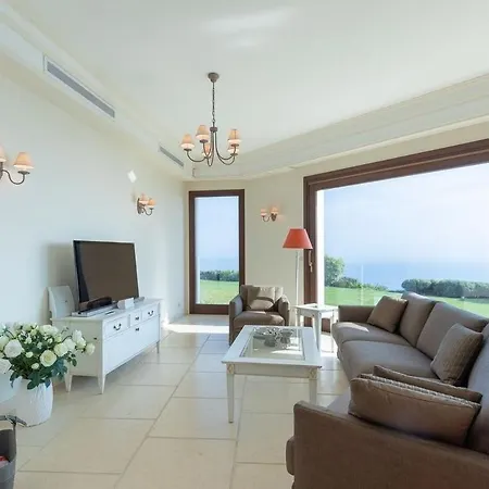 Amazing With Pool For 16 People Nyaraló