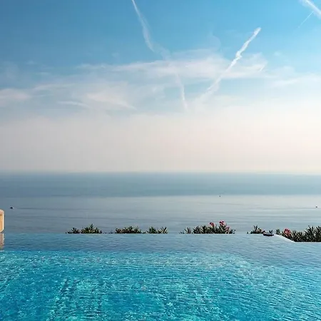 Amazing With Pool For 16 People Nyaraló